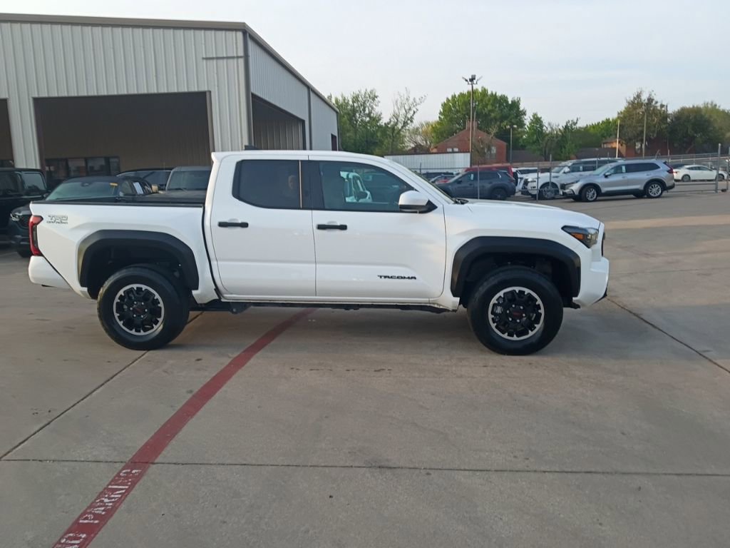 Used 2025 Toyota Tacoma TRD Off-Road AWD/4WD image 7