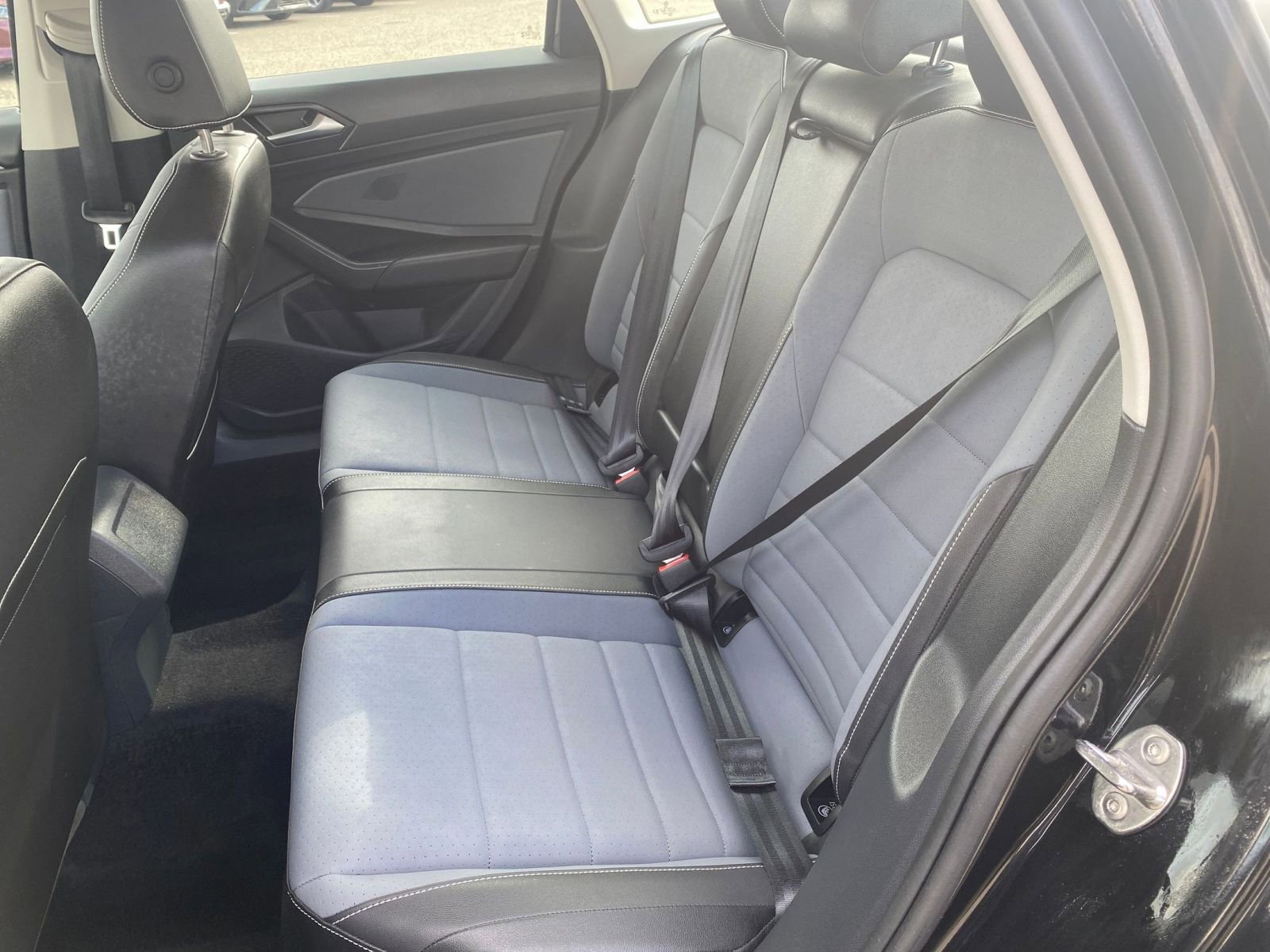 Used 2025 Volkswagen Jetta SE image 25