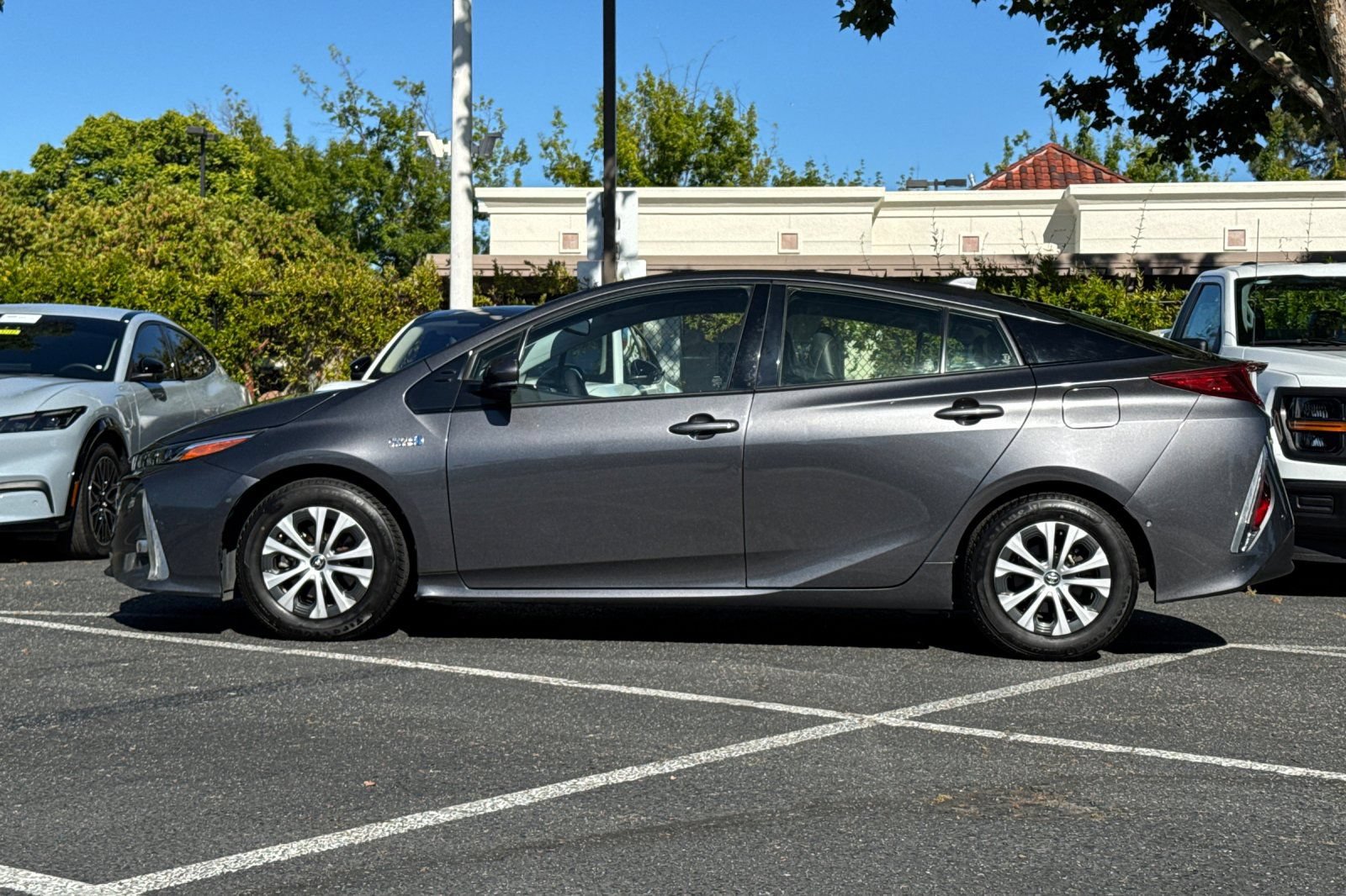 Used 2020 Toyota Prius Prime Limited FWD image 8