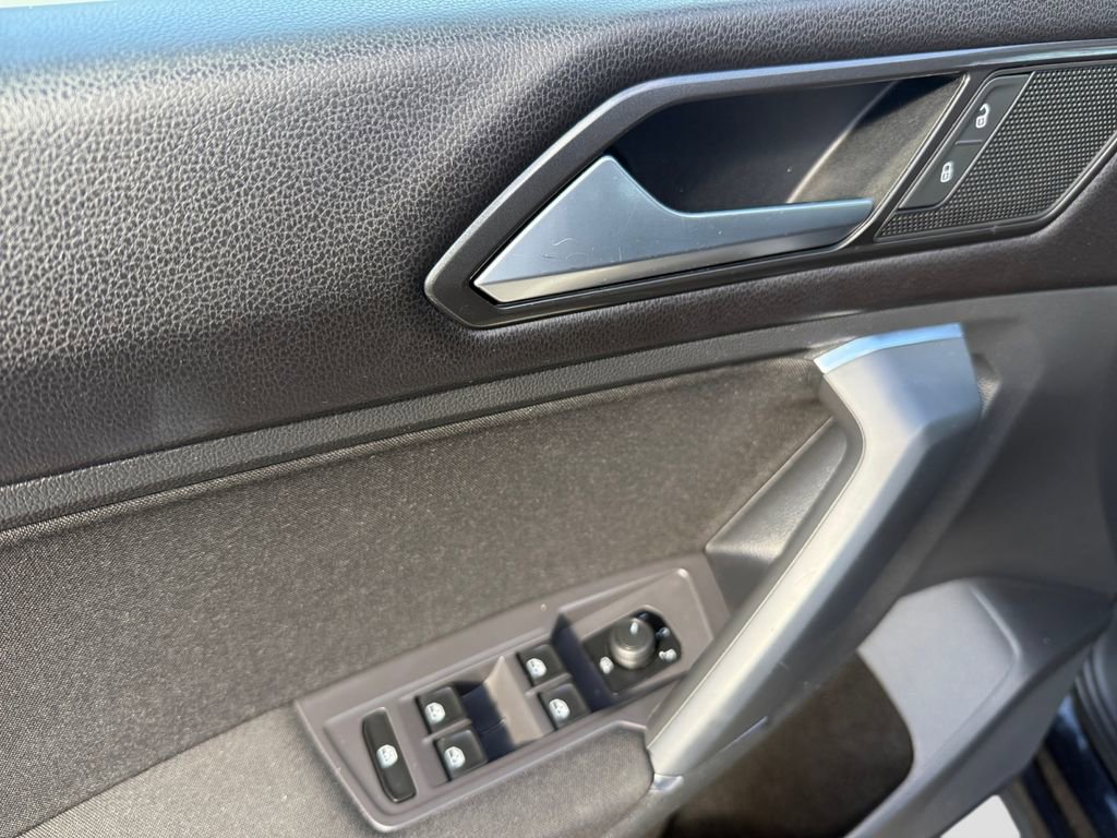 Used 2018 Volkswagen Tiguan S image 11