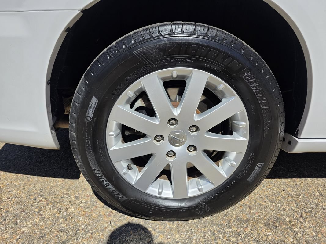 Used 2015 Chrysler Town & Country Touring FWD image 40
