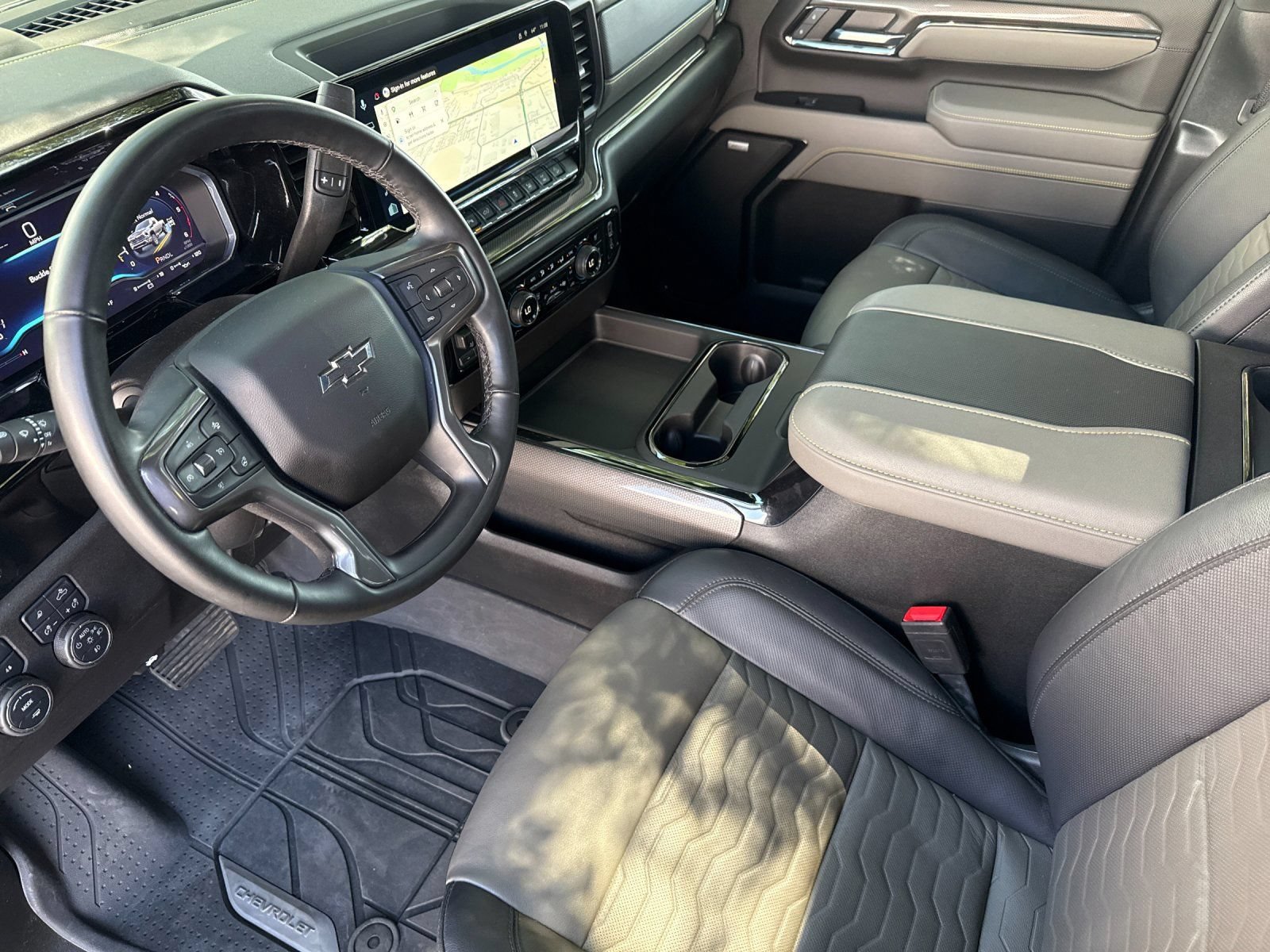 Used 2025 Chevrolet Silverado 2500 ZR2 w/ Technology Package AWD/4WD image 9