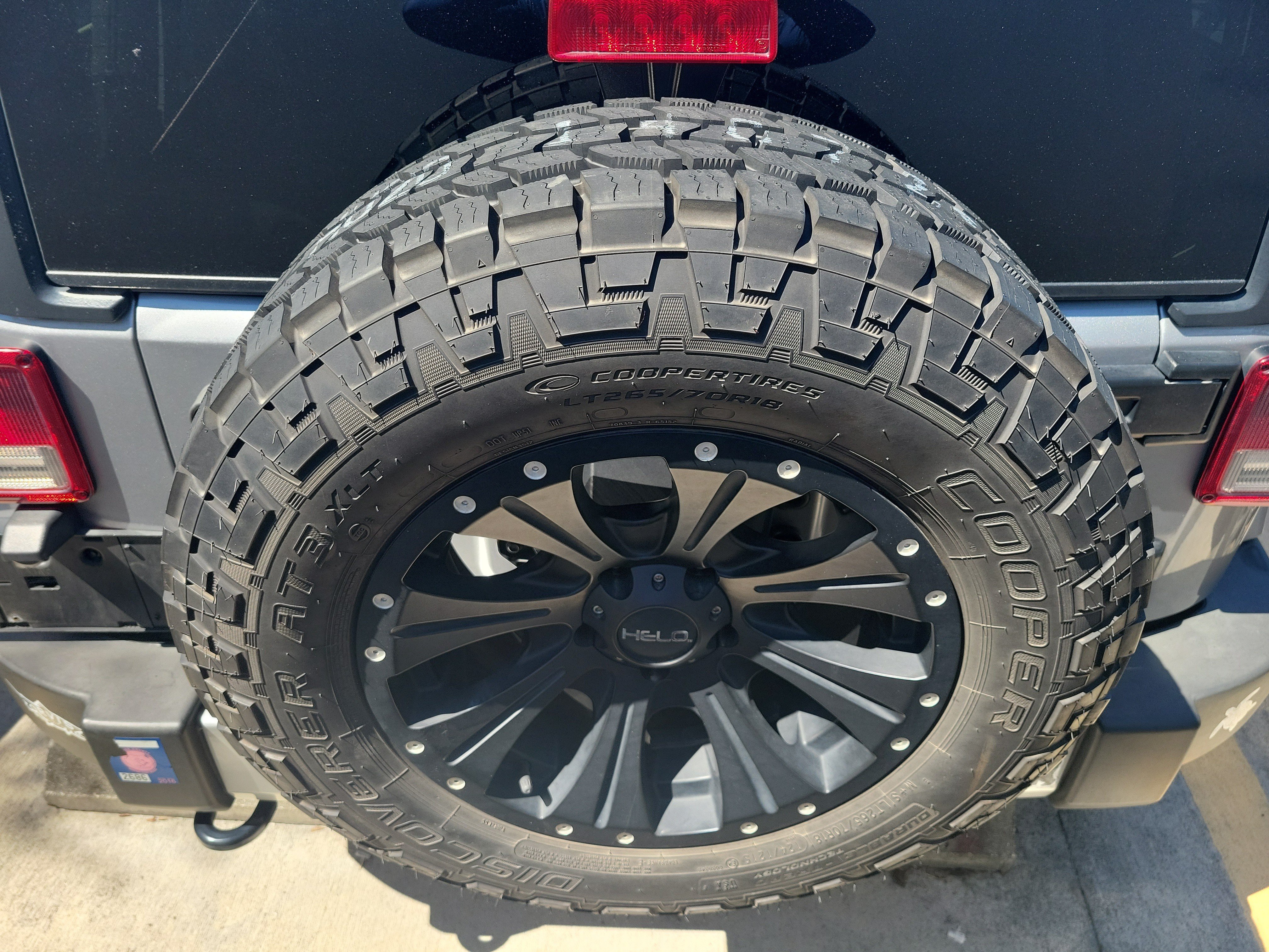 Used 2014 Jeep Wrangler Unlimited Sahara w/ Dual Top Group AWD/4WD image 8