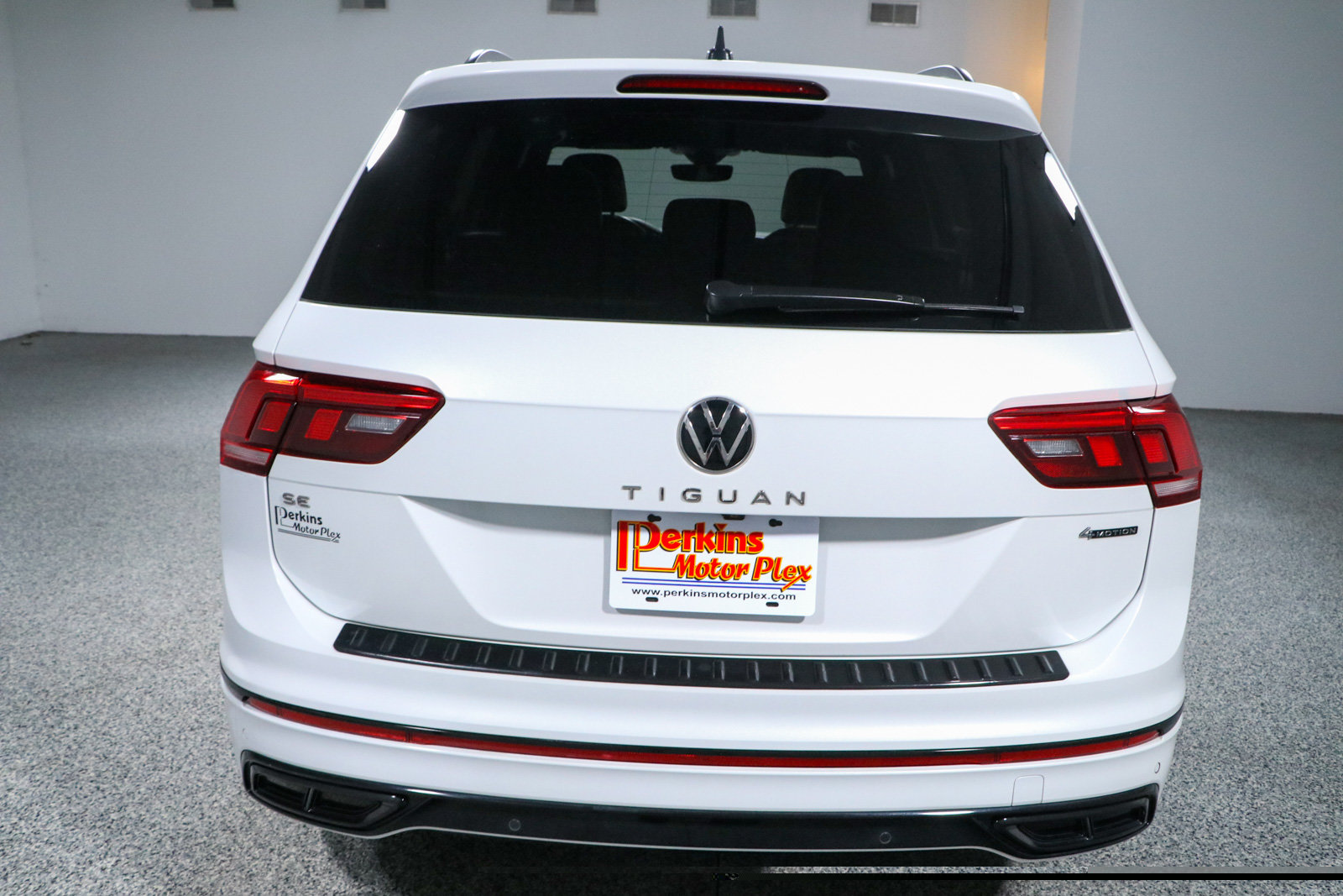 Used 2022 Volkswagen Tiguan SE R-Line AWD/4WD image 8