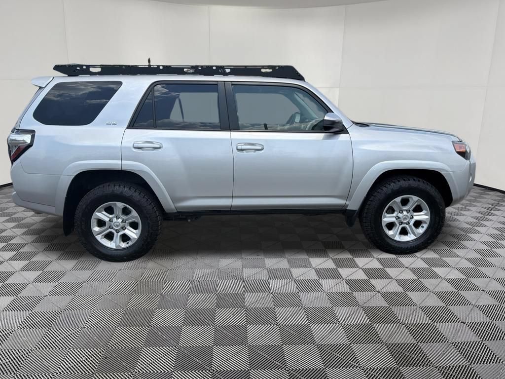 Used 2022 Toyota 4Runner SR5 AWD/4WD image 8