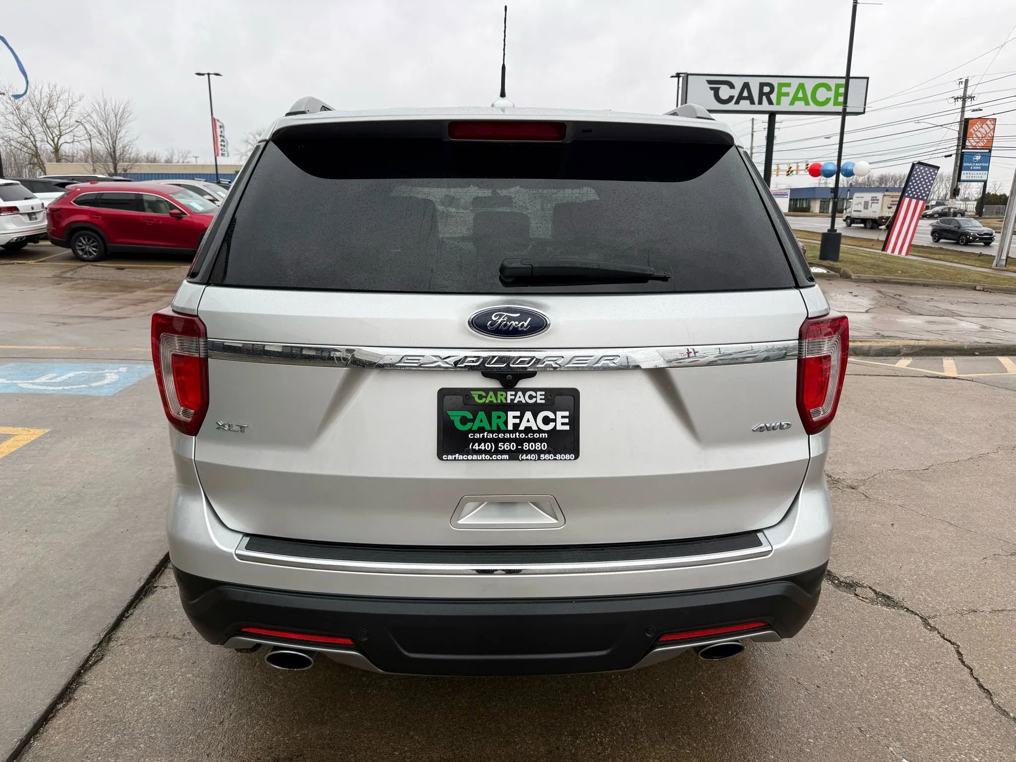 Used 2018 Ford Explorer XLT w/ Equipment Group 202A image 10