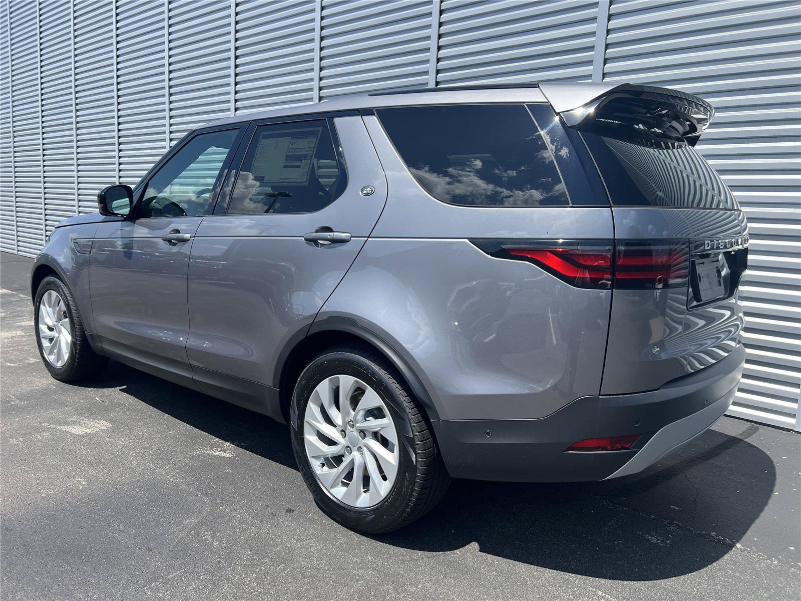 New 2025 Land Rover Discovery S AWD/4WD image 3