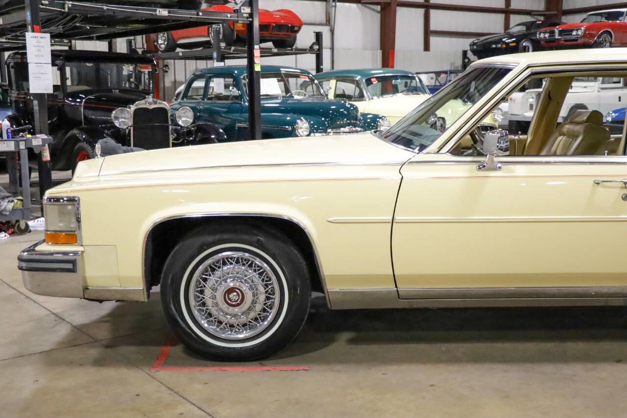 Used 1986 Cadillac Brougham Brougham image 3