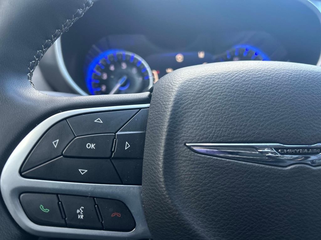 Used 2024 Chrysler Pacifica Touring-L image 21