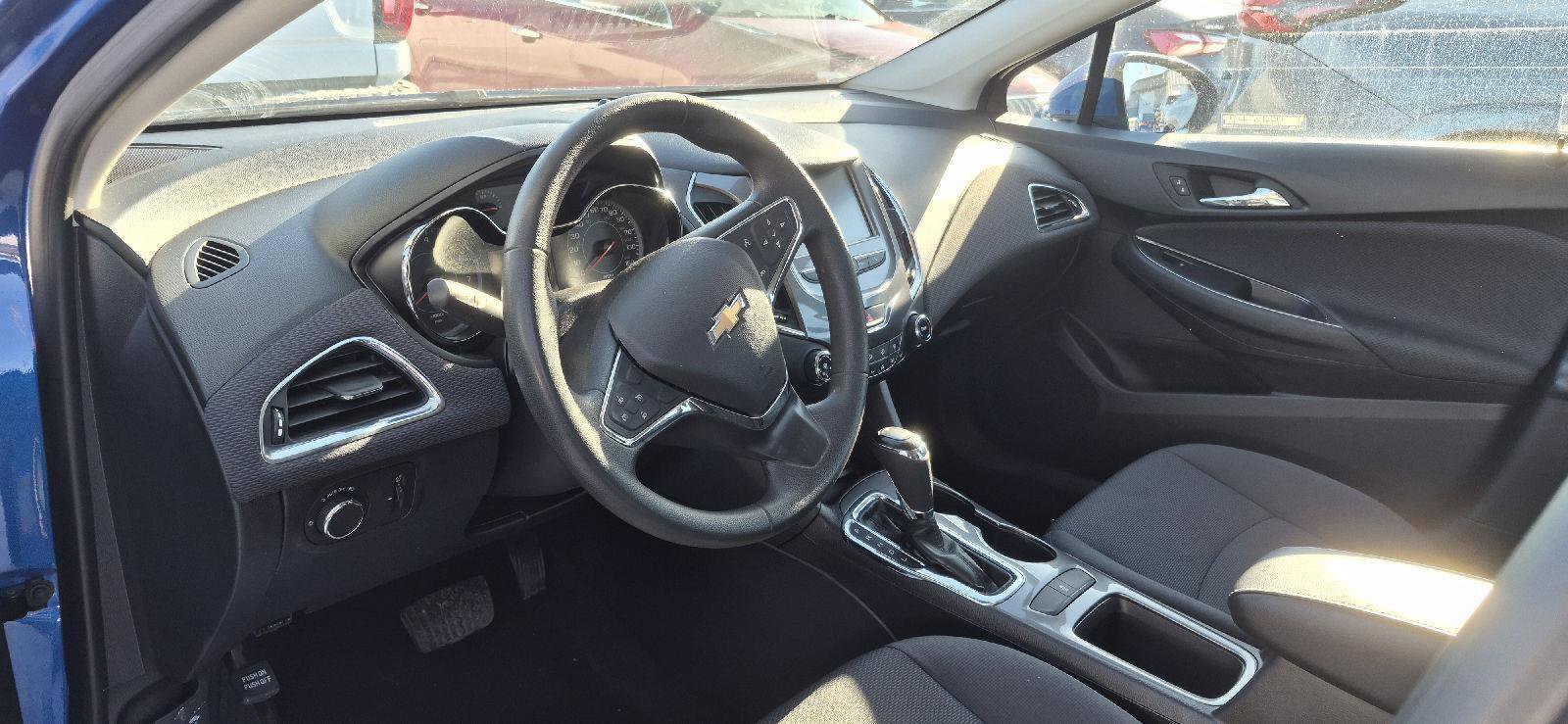 Used 2018 Chevrolet Cruze LT image 8