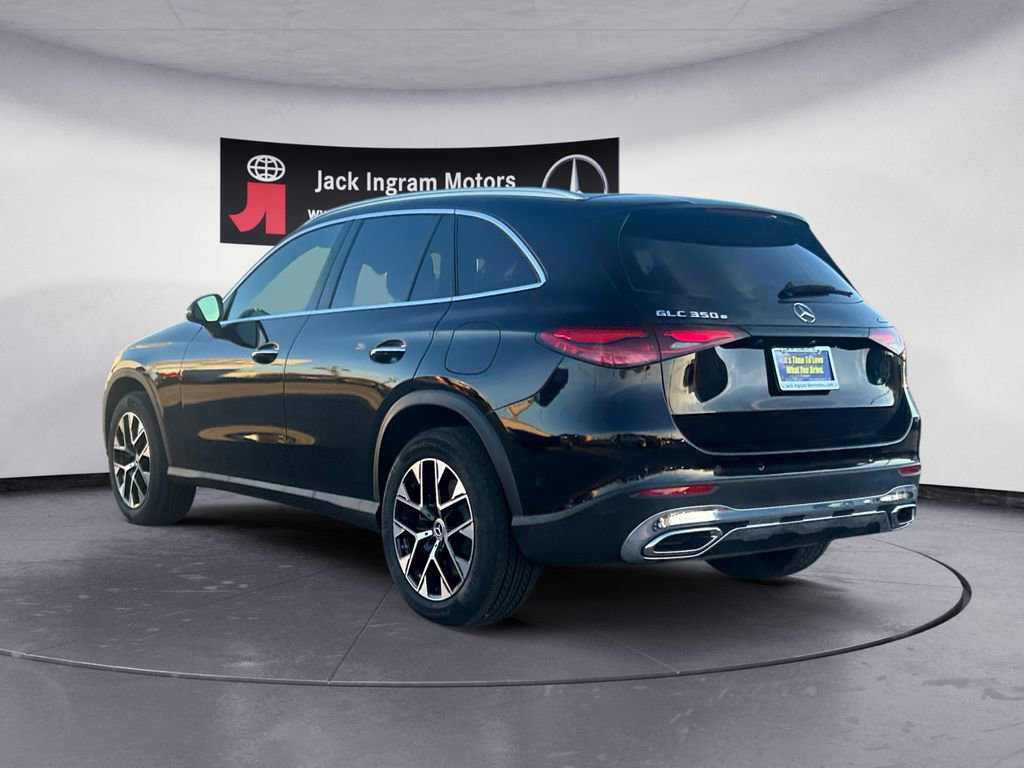 Used 2025 Mercedes-Benz GLC 350e 4MATIC image 3