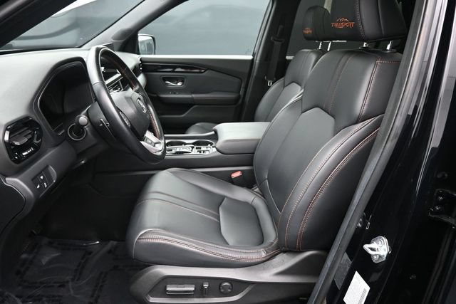 Used 2025 Honda Pilot TrailSport image 13