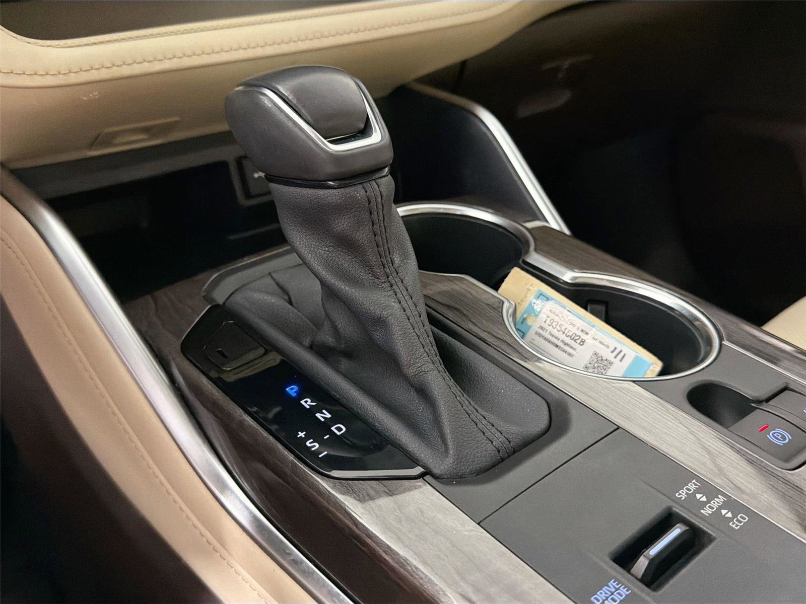 Used 2021 Toyota Highlander Limited image 17