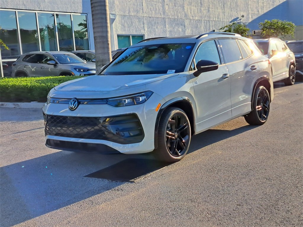 New 2026 Volkswagen Tiguan SE R-Line image 3