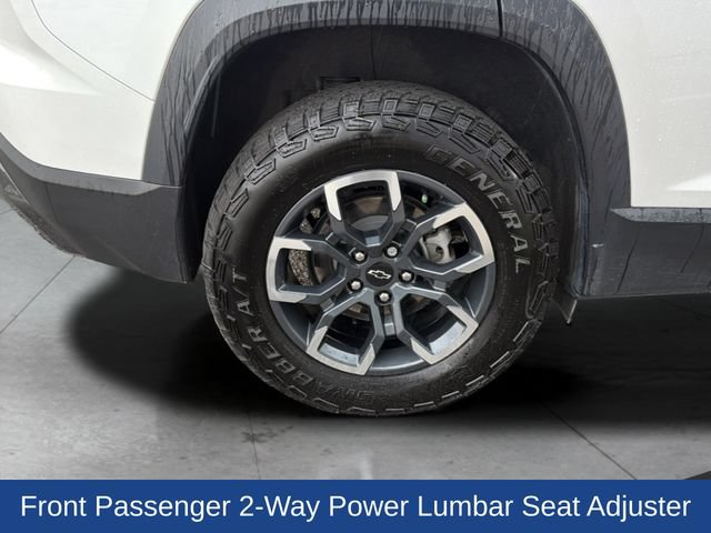 Used 2025 Chevrolet Equinox ACTIV w/ Safety and Technology Package AWD/4WD image 32
