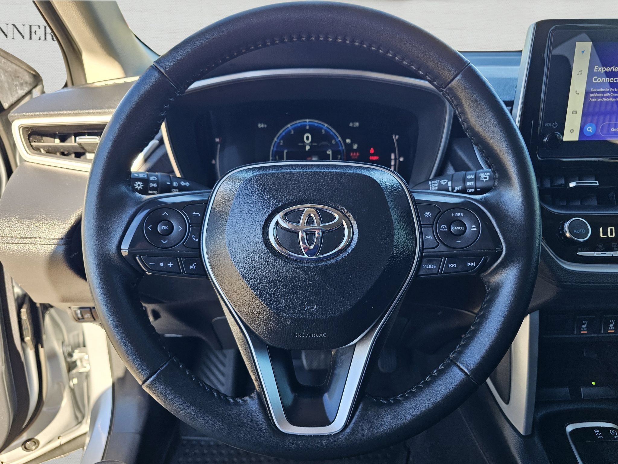 Used 2025 Toyota Corolla Cross XLE w/ Convenience Package FWD image 21