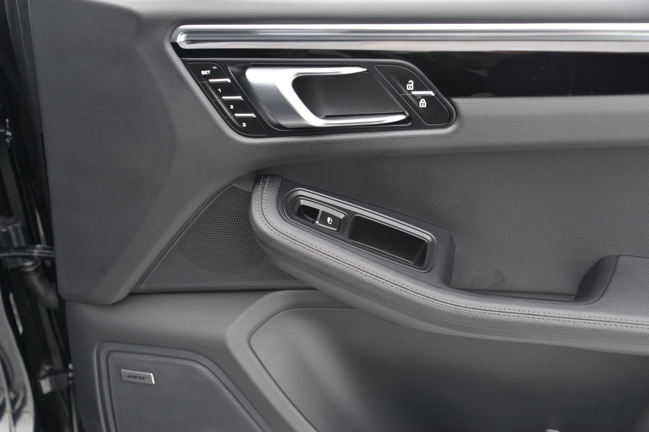 Certified 2025 Porsche Macan image 25