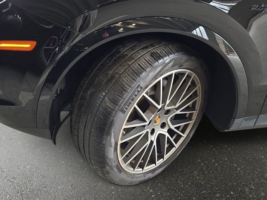 Used 2023 Porsche Cayenne Platinum Edition AWD/4WD image 31