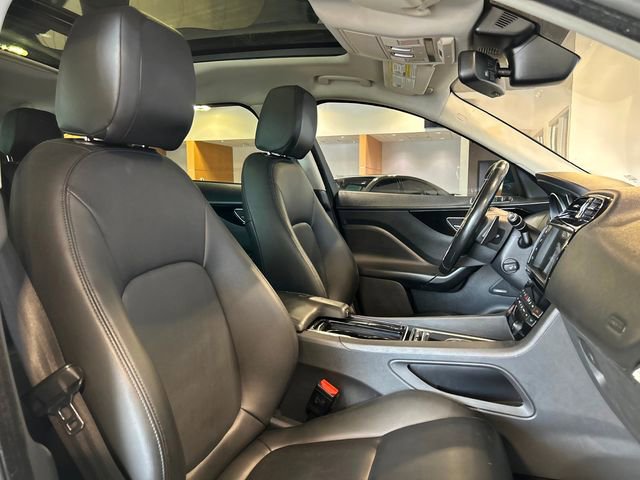 Used 2018 Jaguar F-PACE Premium image 25