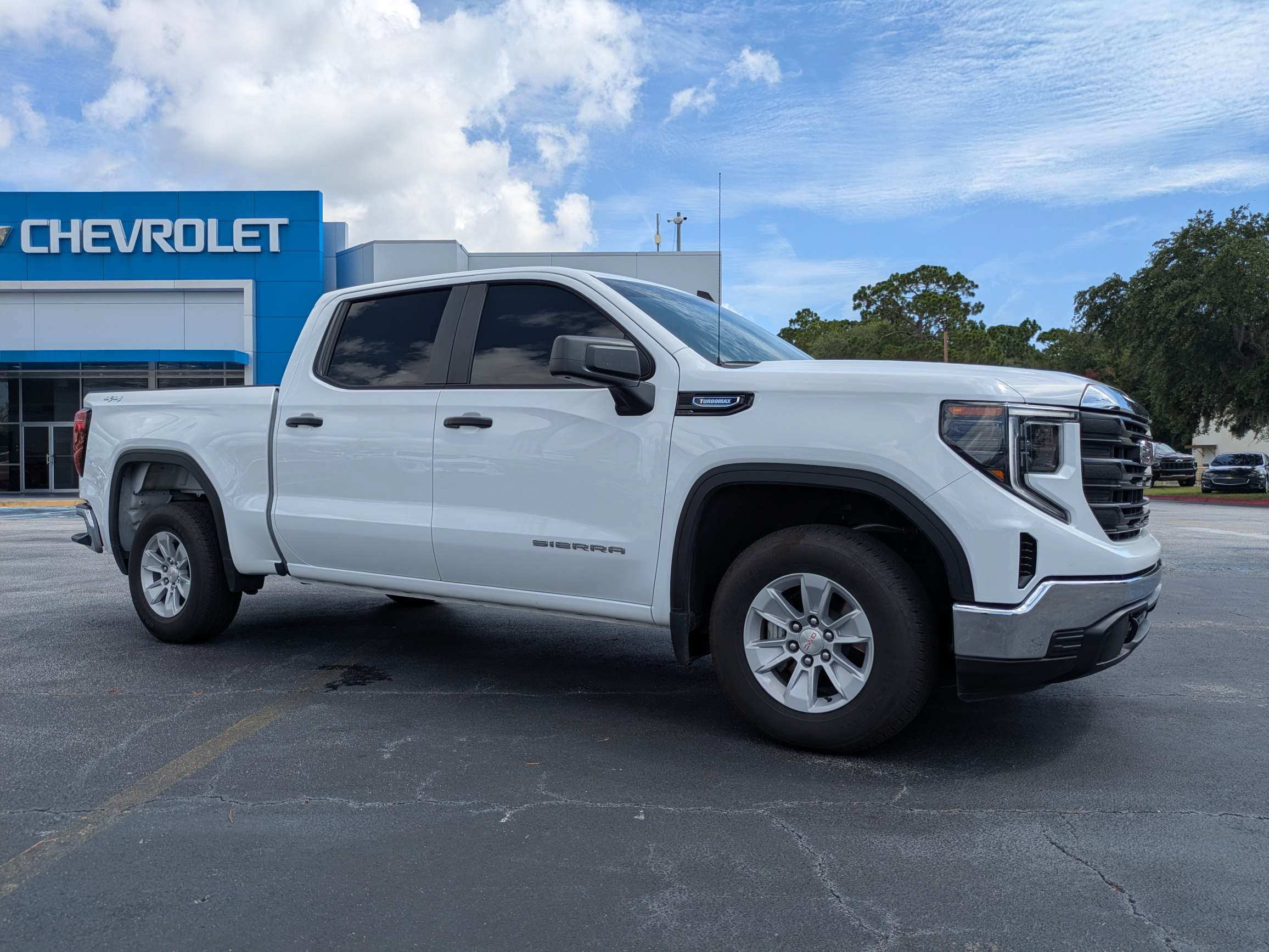 Used 2024 GMC Sierra 1500 Pro w/ Pro Value Package AWD/4WD image 3