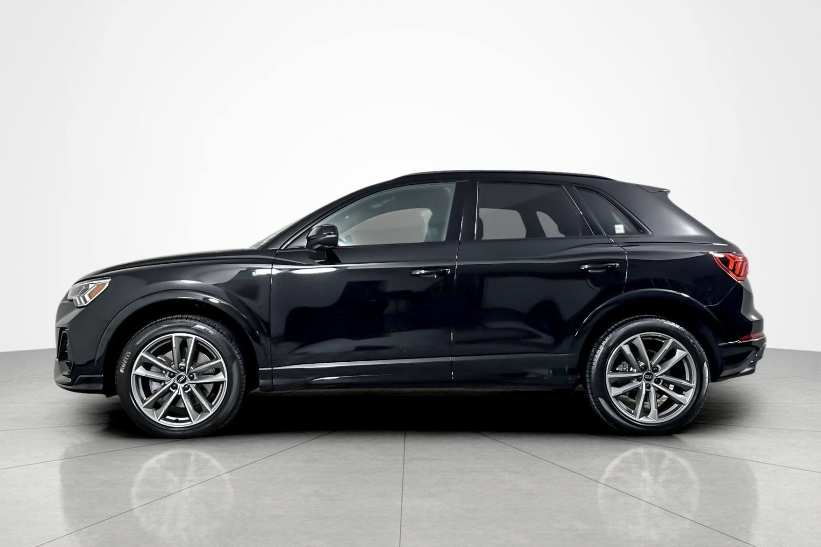 Used 2025 Audi Q3 2.0T Premium image 2