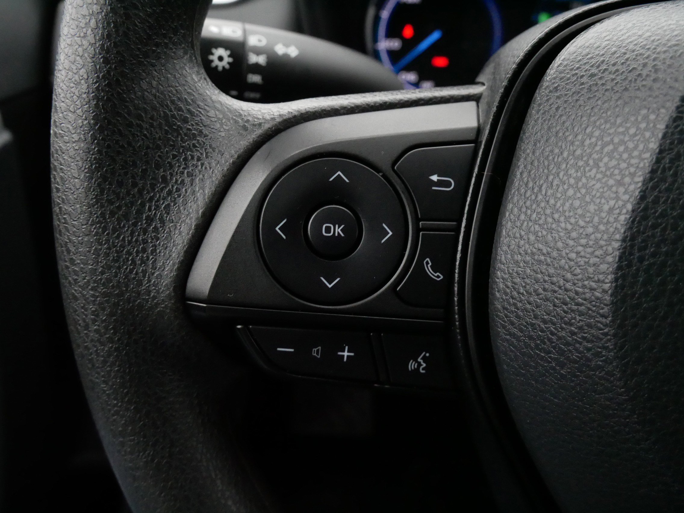 Used 2025 Toyota RAV4 LE image 26