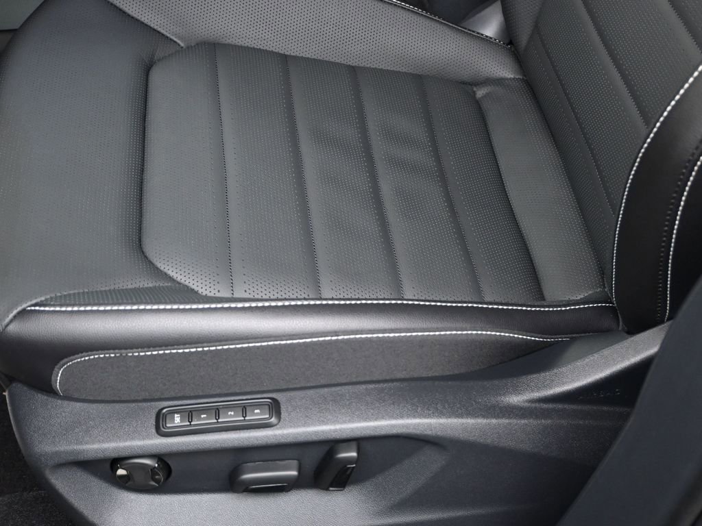 Used 2025 Volkswagen Atlas Cross Sport SEL R-Line image 21