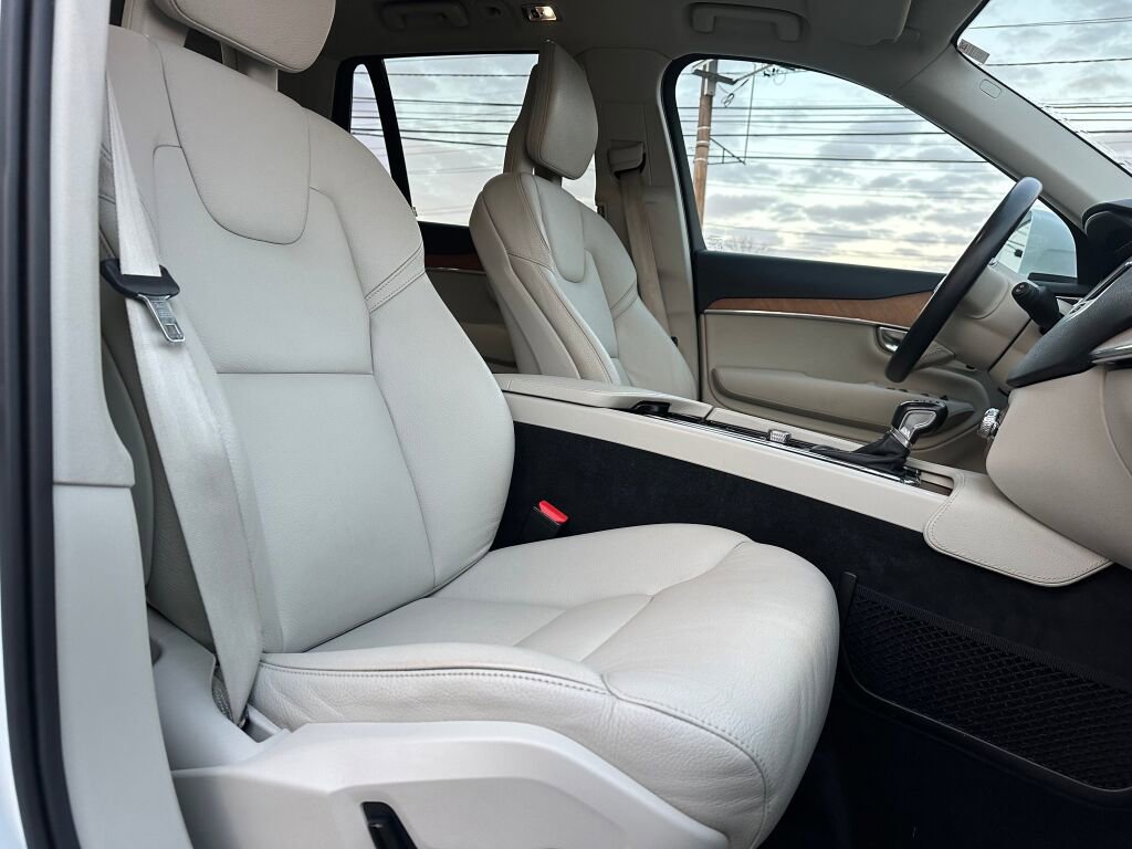 Used 2021 Volvo XC90 T6 Momentum image 28