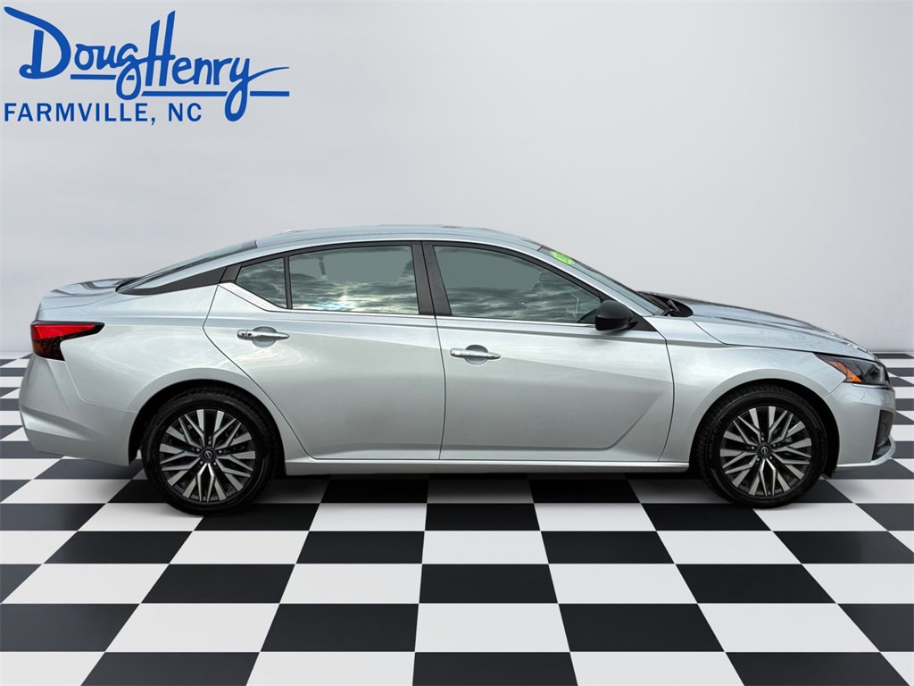 Used 2024 Nissan Altima 2.5 SV image 6