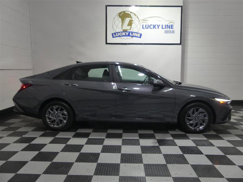 Used 2024 Hyundai Elantra SEL FWD image 6