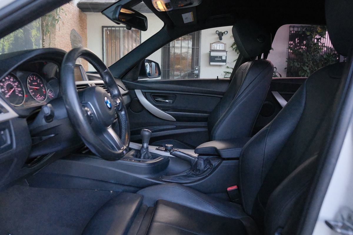 Used 2015 BMW 320i Sedan RWD image 13