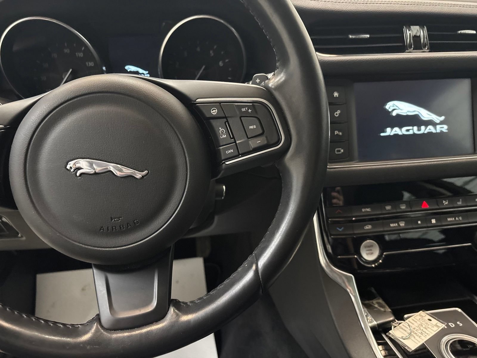 Used 2016 Jaguar XF Prestige AWD/4WD image 16