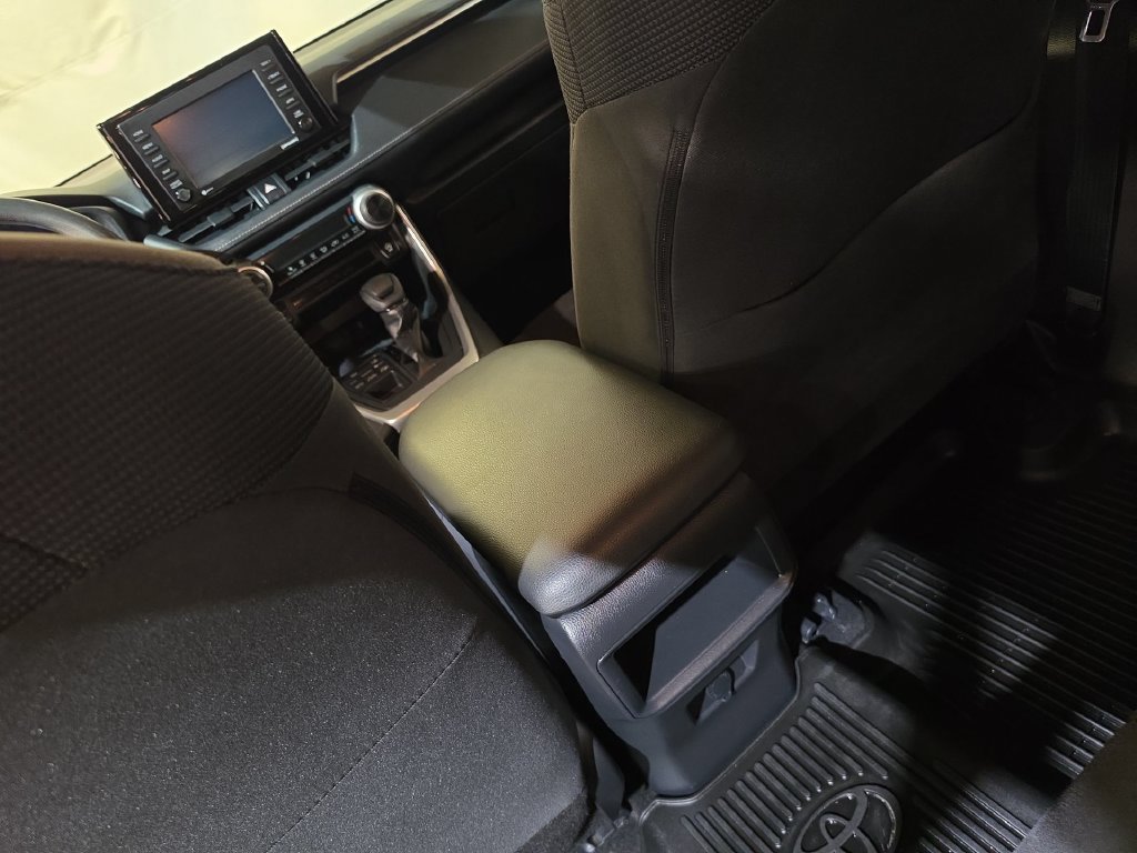 Used 2021 Toyota RAV4 LE AWD/4WD image 22