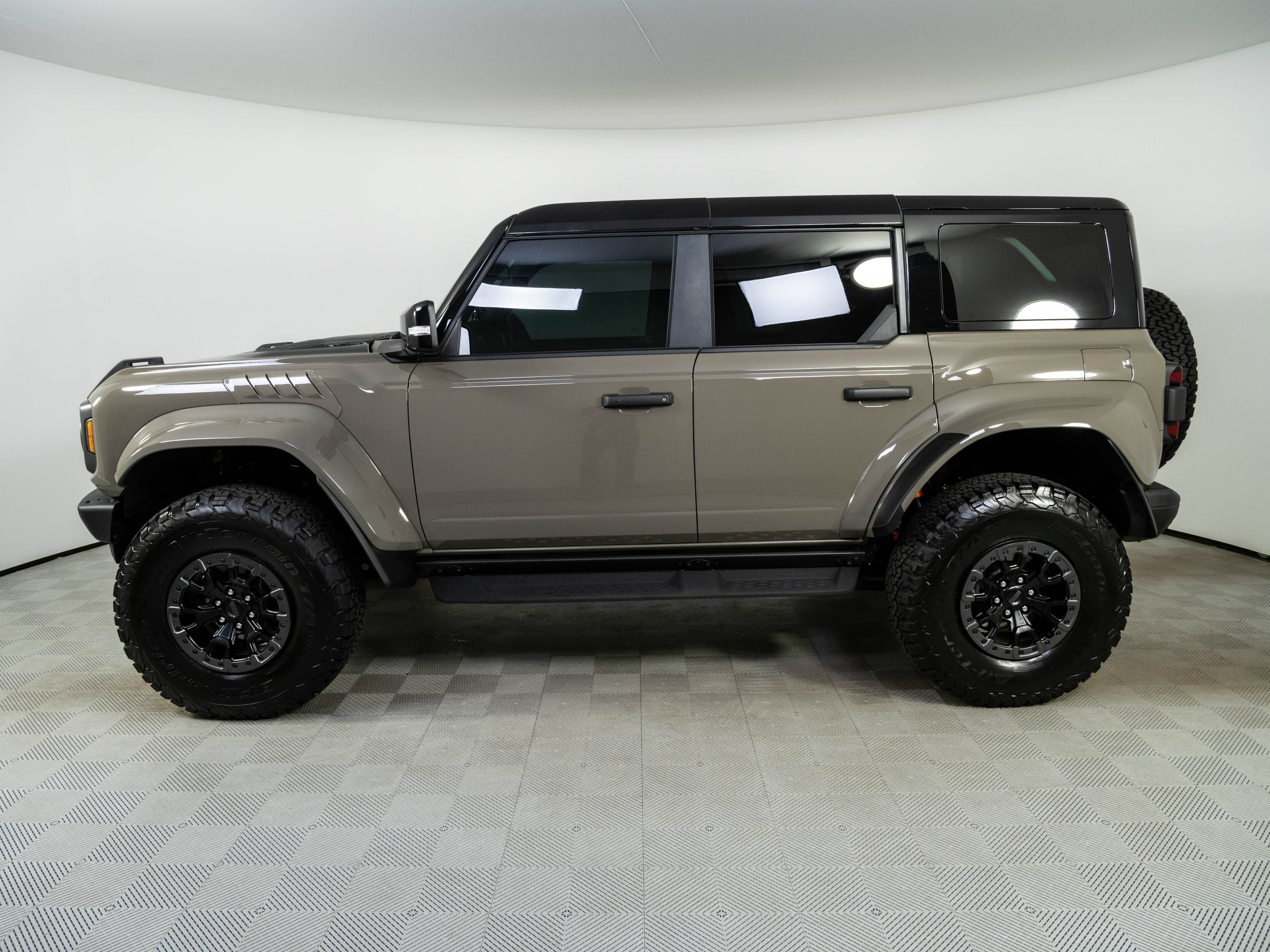 Used 2025 Ford Bronco Raptor AWD/4WD image 2
