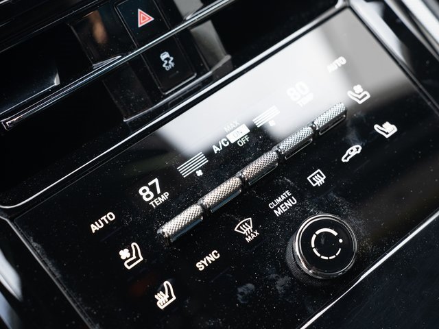 Certified 2025 Porsche Panamera 4 image 24