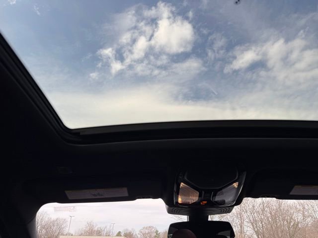 Certified 2025 BMW X4 xDrive30i w/ Premium Package image 17