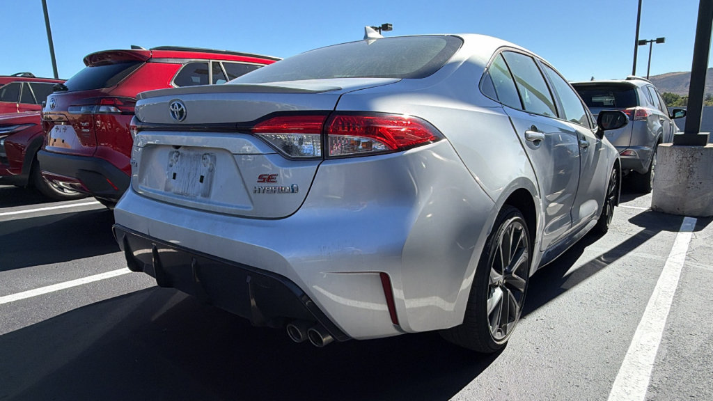 Used 2023 Toyota Corolla SE w/ SE Package FWD image 2