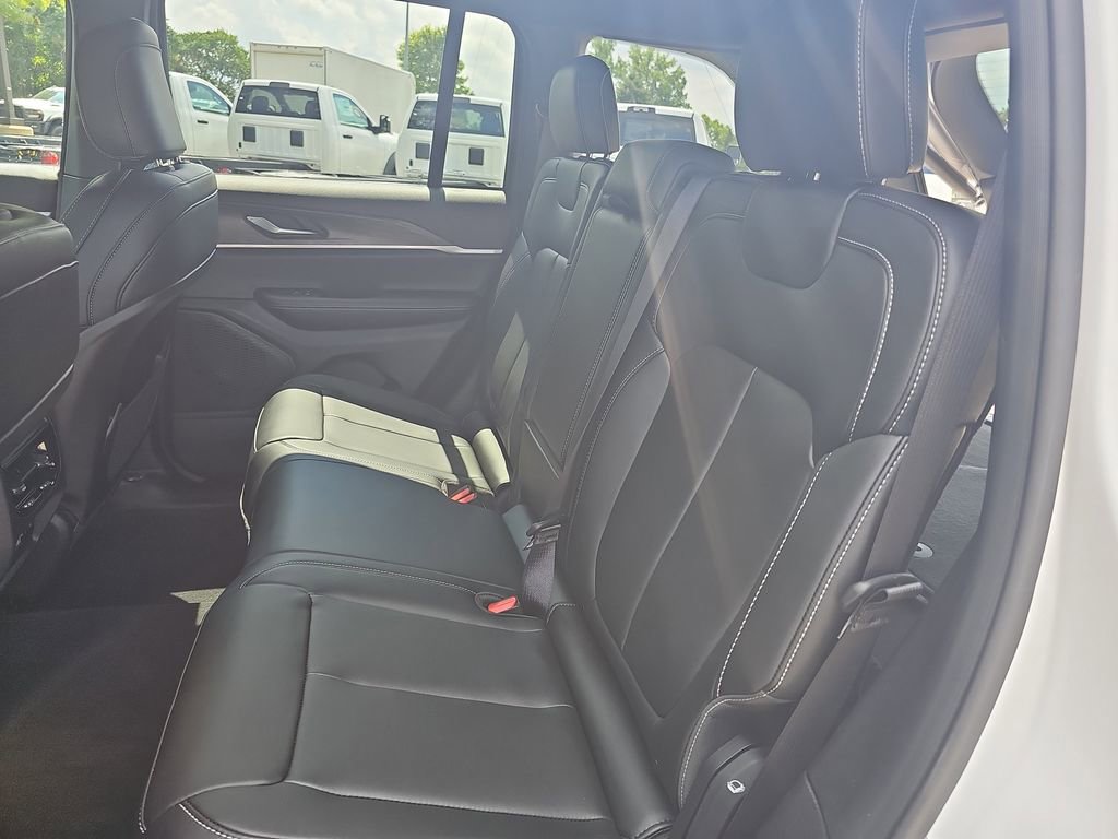 New 2025 Jeep Grand Cherokee Limited image 14