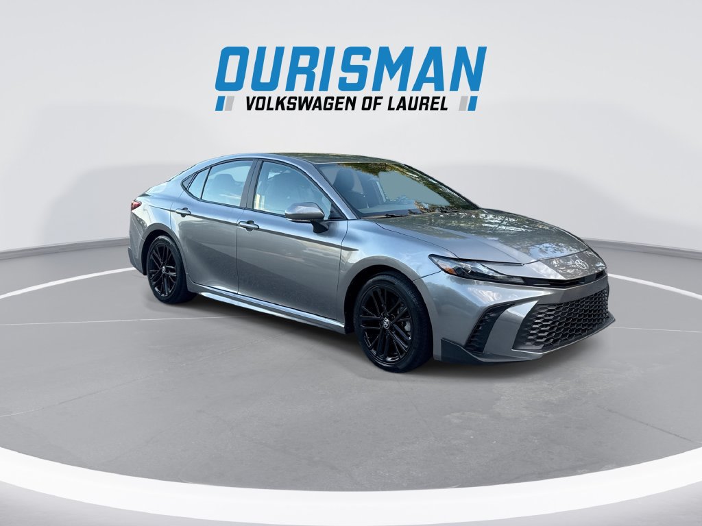 Used 2025 Toyota Camry SE FWD image 2