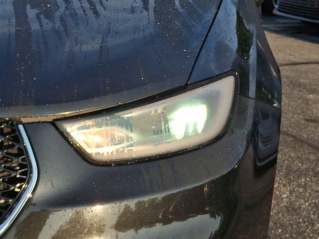 Used 2023 Chrysler Pacifica Touring-L FWD image 9