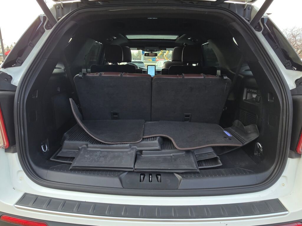 Used 2023 Ford Explorer Platinum w/ Technology Package image 20