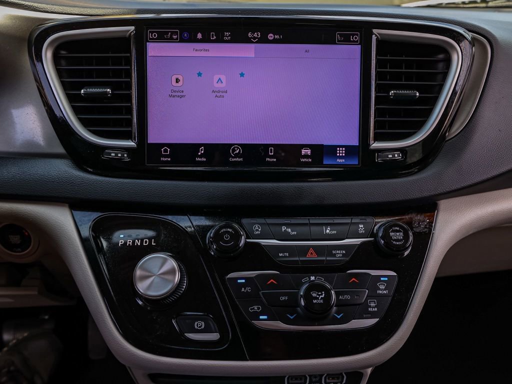 Used 2023 Chrysler Pacifica Touring-L image 28