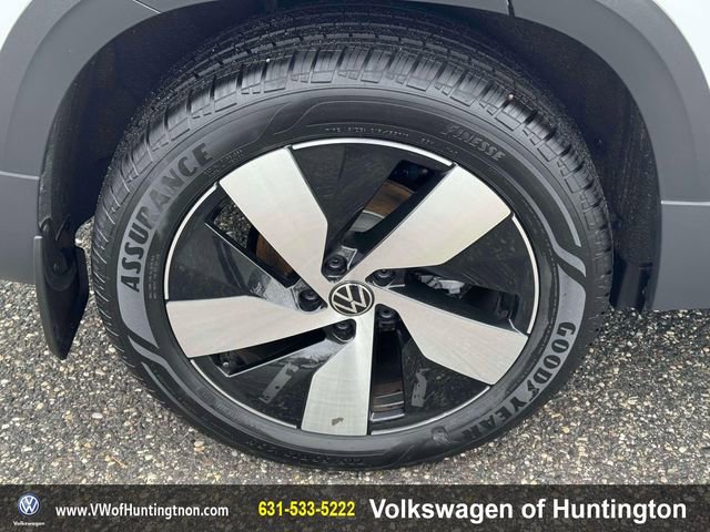Certified 2025 Volkswagen Taos S image 10