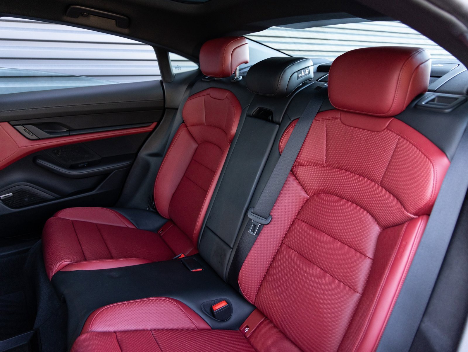 Used 2023 Porsche Taycan image 23