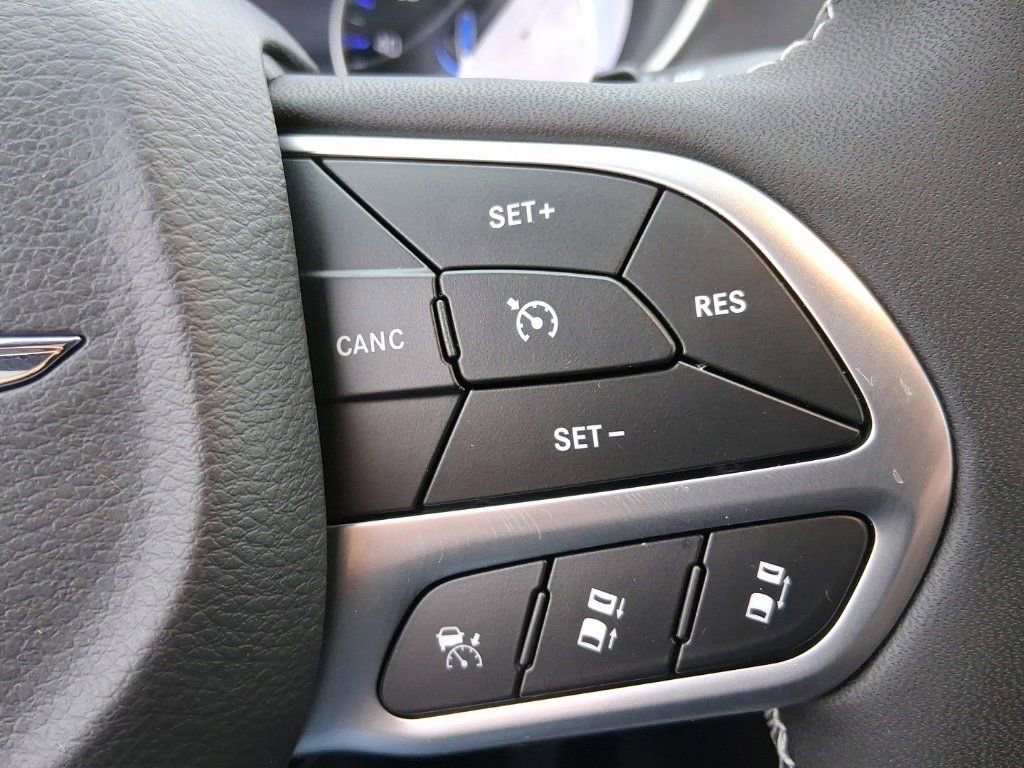 New 2026 Chrysler Pacifica Select image 30