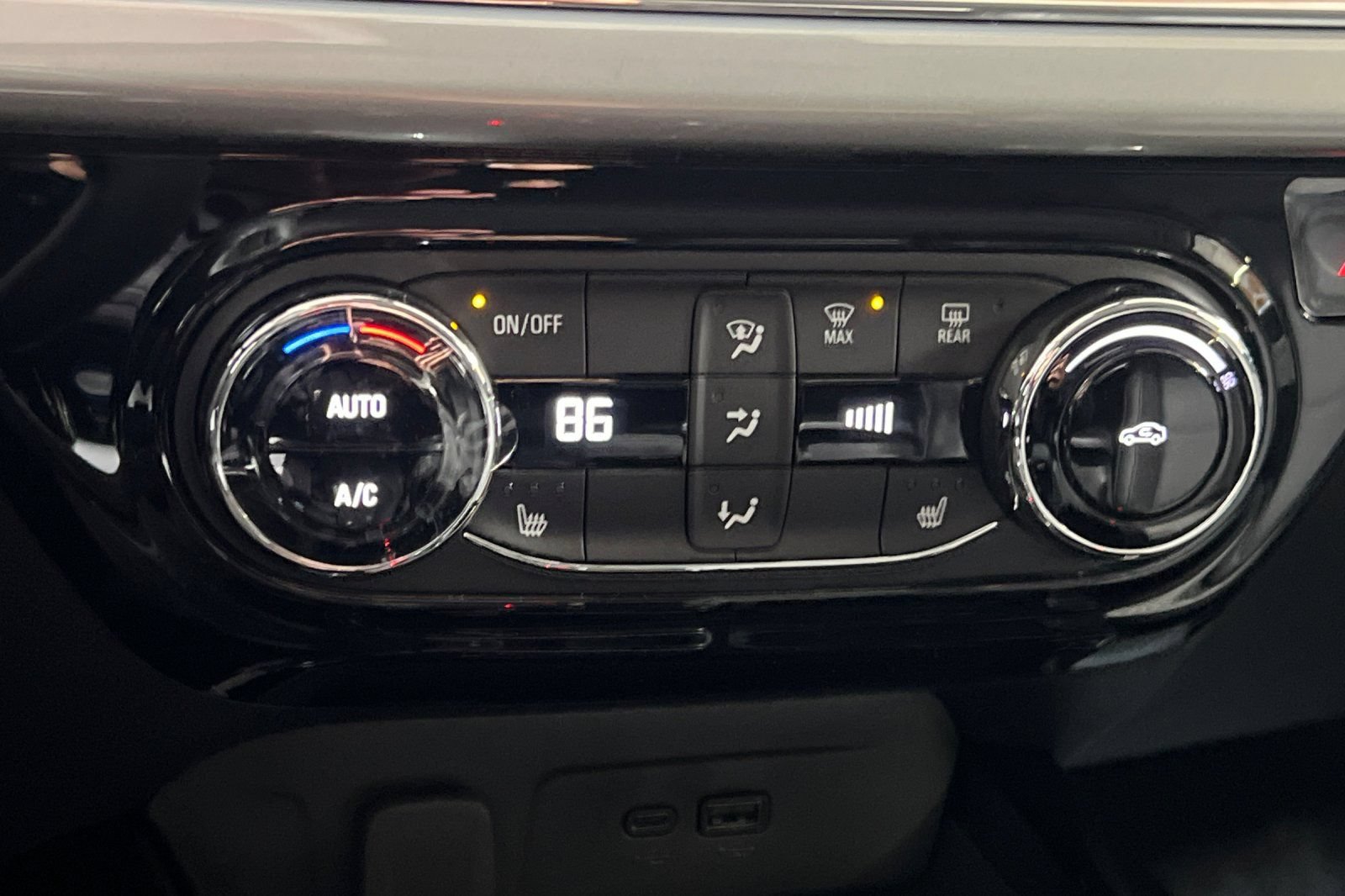 New 2026 Chevrolet Trax LT w/ Midnight Edition FWD image 20