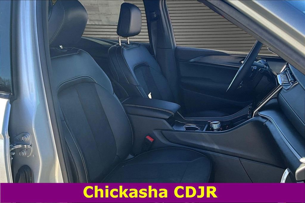 New 2025 Jeep Grand Cherokee L Altitude image 11