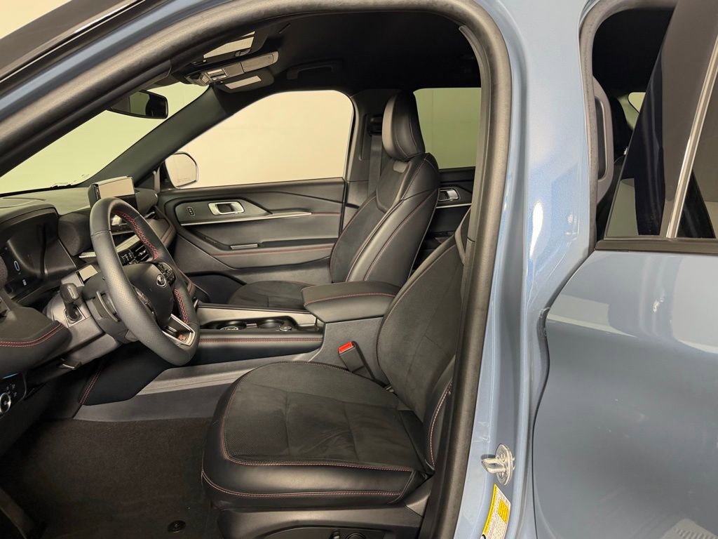 Used 2025 Ford Explorer ST image 19