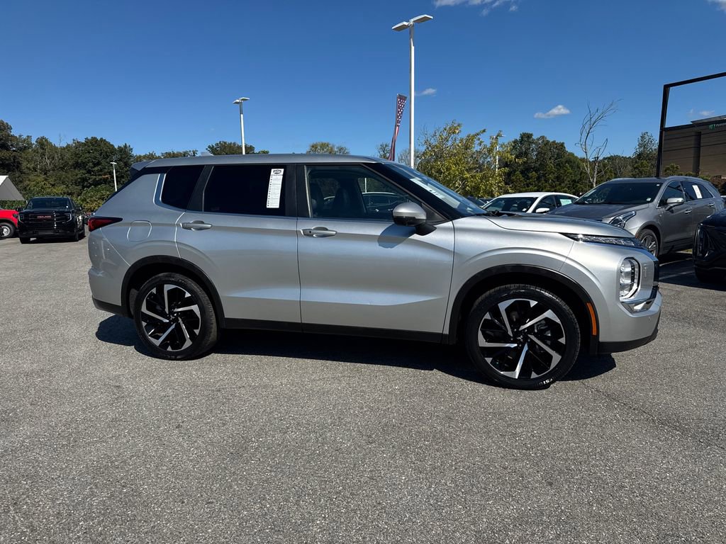 Used 2024 Mitsubishi Outlander SE video 2