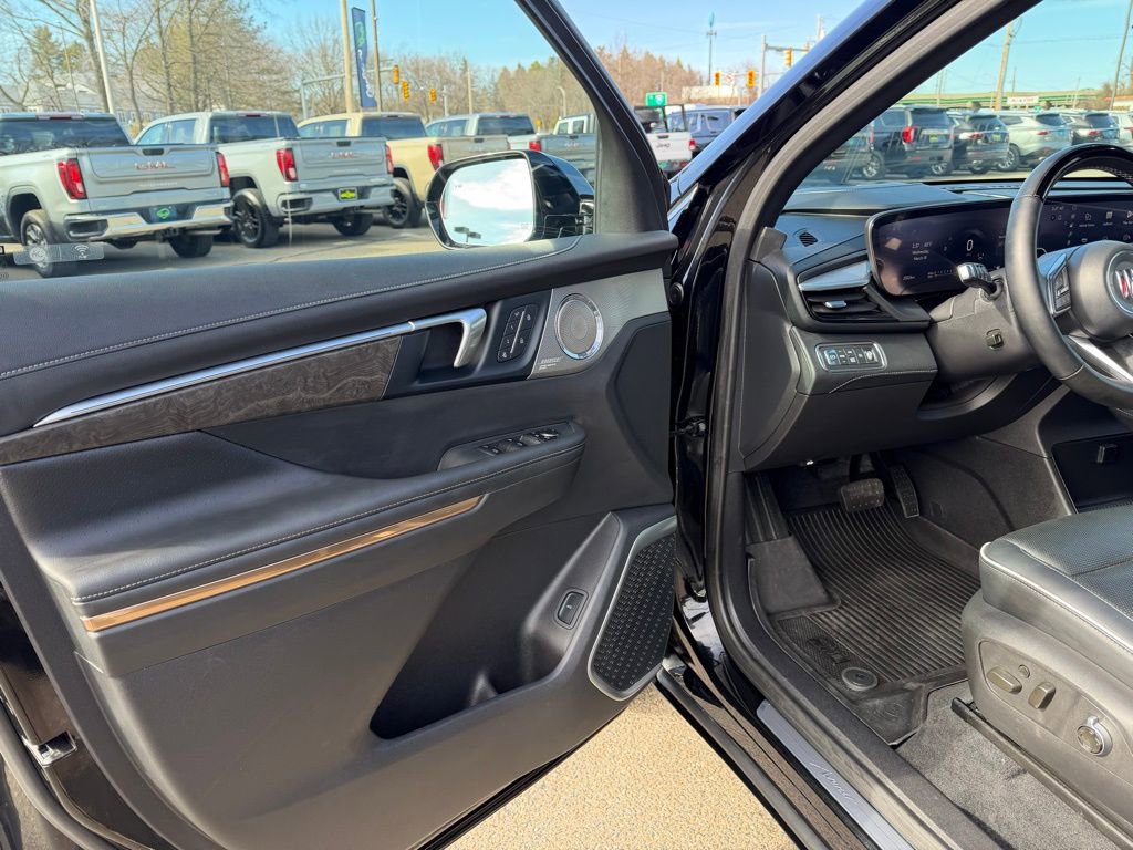 Used 2025 Buick Enclave Avenir w/ Super Cruise Package image 23